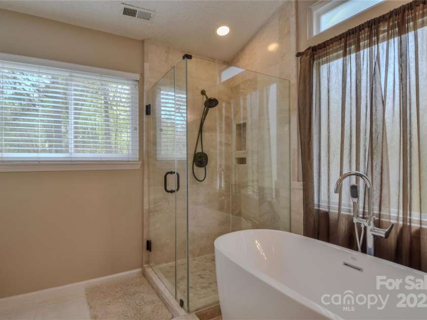 2731 Bishopton Place, Charlotte, NC 28216.  MLS# CAR4242664, YatesRealty ID 6378. 