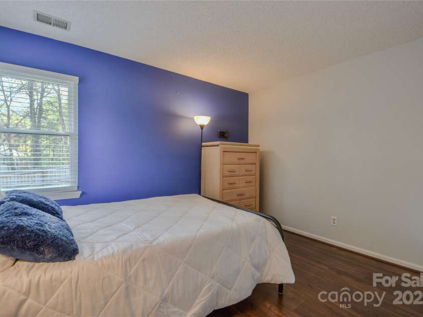 2731 Bishopton Place, Charlotte, NC 28216.  MLS# CAR4242664, YatesRealty ID 6378. 