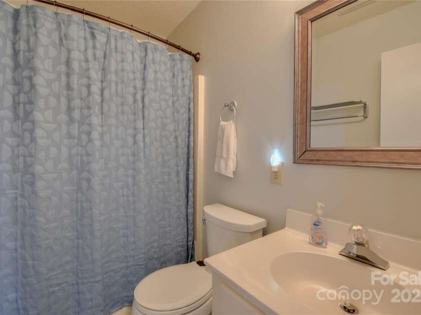2731 Bishopton Place, Charlotte, NC 28216.  MLS# CAR4242664, YatesRealty ID 6378. 