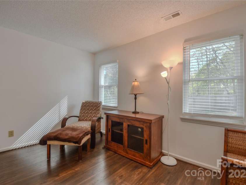 2731 Bishopton Place, Charlotte, NC 28216.  MLS# CAR4242664, YatesRealty ID 6378. 
