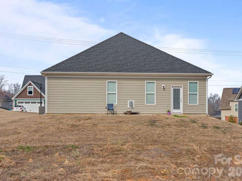 252 Hamrick Road, Cramerton, NC 28032.  MLS# CAR4353313, YatesRealty ID 6379. 