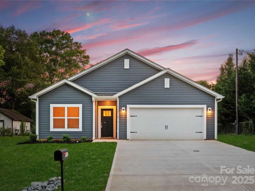 2940 21st Street Lane, Hickory, NC 28601.  MLS# CAR4320296, YatesRealty ID 638. 