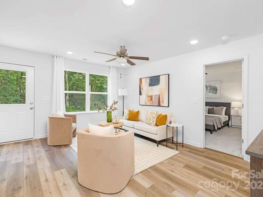 2940 21st Street Lane, Hickory, NC 28601.  MLS# CAR4320296, YatesRealty ID 638. 