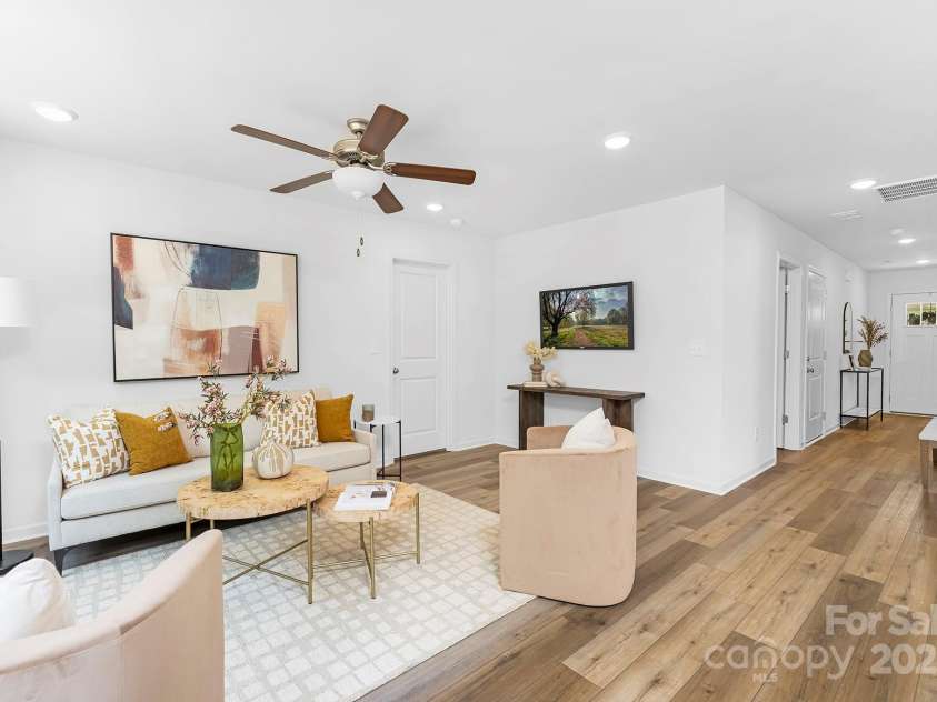 2940 21st Street Lane, Hickory, NC 28601.  MLS# CAR4320296, YatesRealty ID 638. 