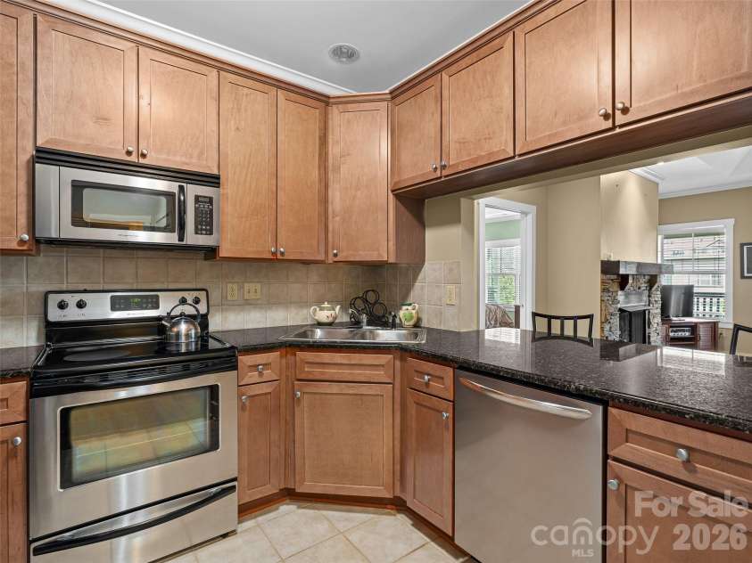 9 Kenilworth Knoll, Asheville, NC 28805.  MLS# CAR4357056, YatesRealty ID 6380. 