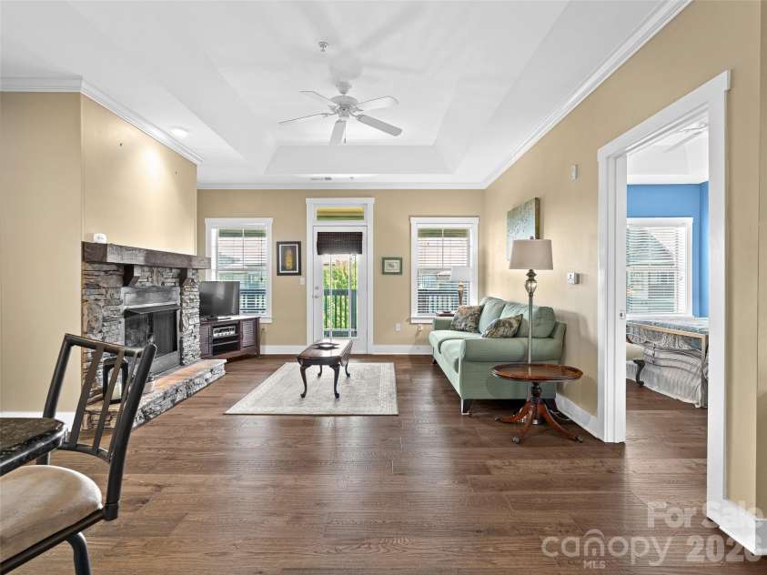 9 Kenilworth Knoll, Asheville, NC 28805.  MLS# CAR4357056, YatesRealty ID 6380. Non-virtually staged living/dining