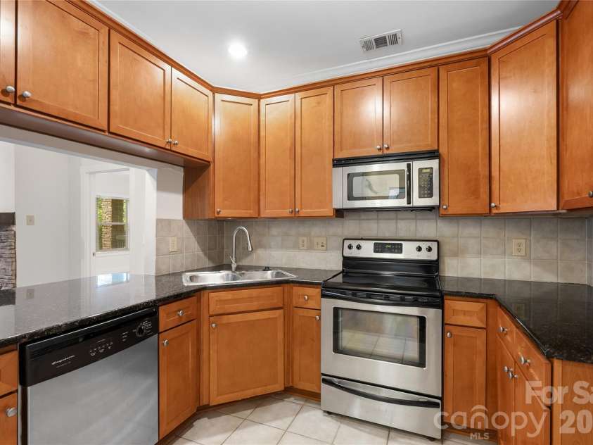 9 Kenilworth Knoll, Asheville, NC 28805.  MLS# CAR4388816, YatesRealty ID 6380. 