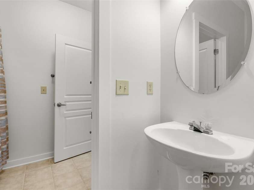 9 Kenilworth Knoll, Asheville, NC 28805.  MLS# CAR4388816, YatesRealty ID 6380. Bathroom 2