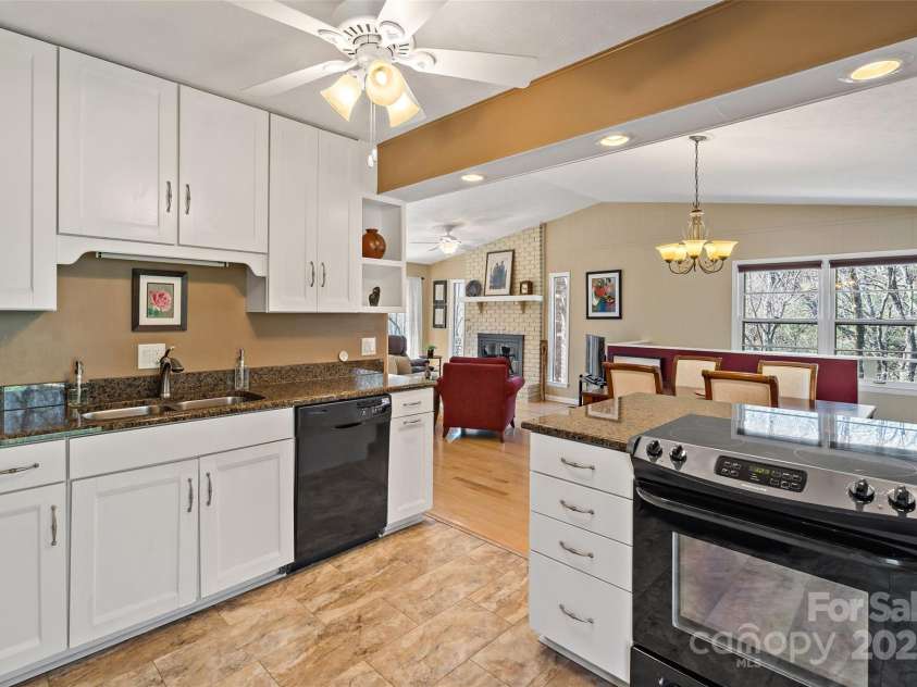 30 Red Oak Forest Road, Fairview, NC 28730.  MLS# CAR4247344, YatesRealty ID 6381. 