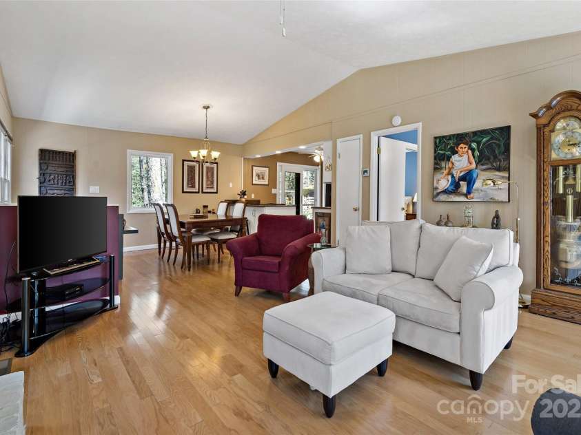 30 Red Oak Forest Road, Fairview, NC 28730.  MLS# CAR4247344, YatesRealty ID 6381. 
