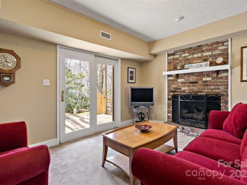 30 Red Oak Forest Road, Fairview, NC 28730.  MLS# CAR4247344, YatesRealty ID 6381. 