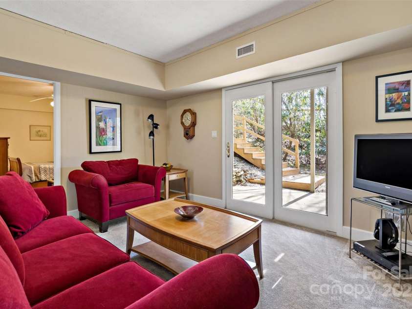 30 Red Oak Forest Road, Fairview, NC 28730.  MLS# CAR4247344, YatesRealty ID 6381. 