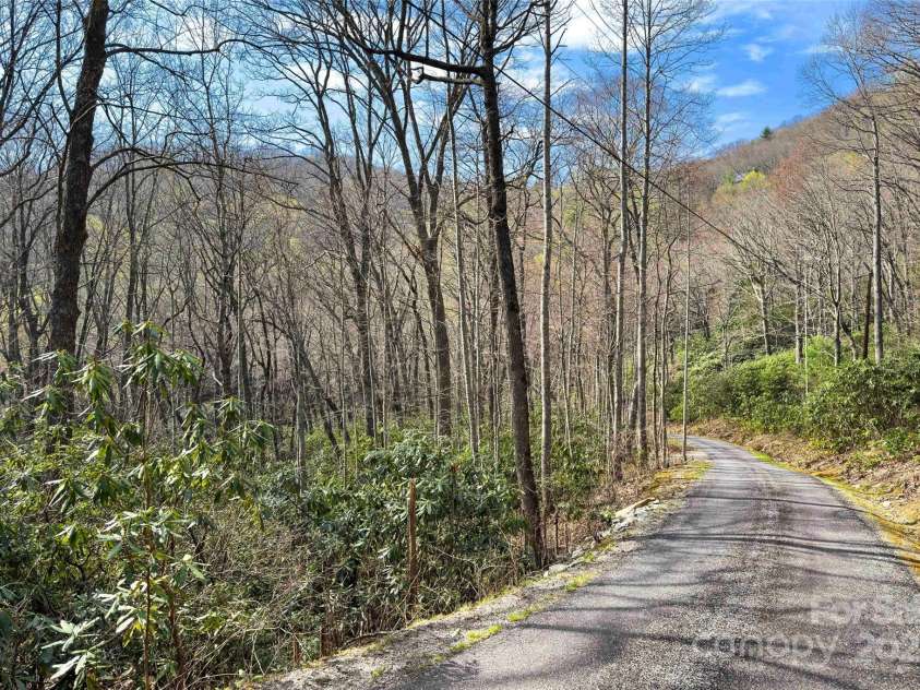 30 Red Oak Forest Road, Fairview, NC 28730.  MLS# CAR4247344, YatesRealty ID 6381. 