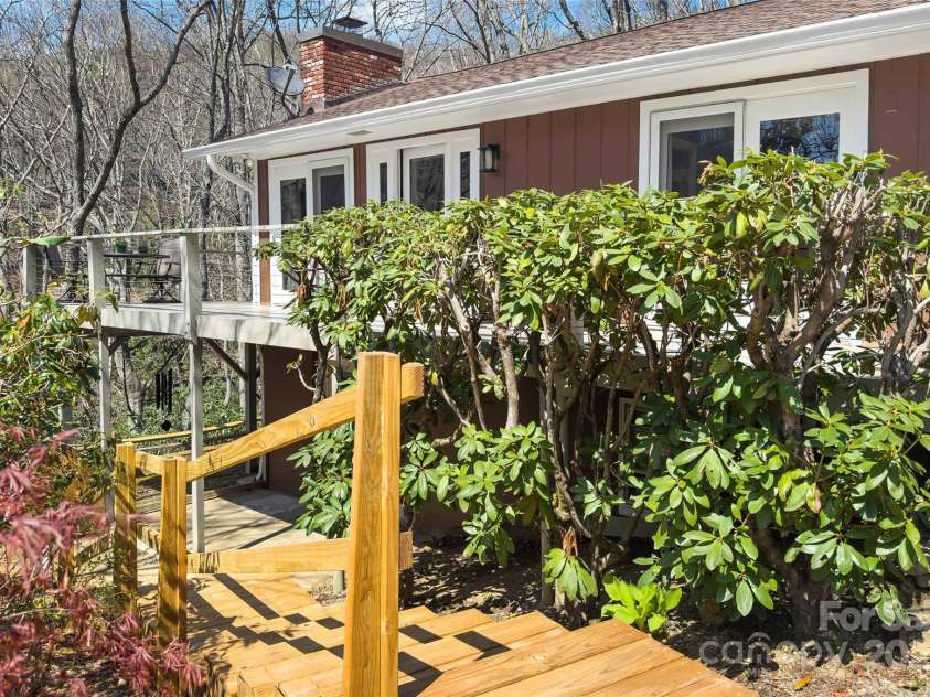 30 Red Oak Forest Road, Fairview, NC 28730.  MLS# CAR4247344, YatesRealty ID 6381. 