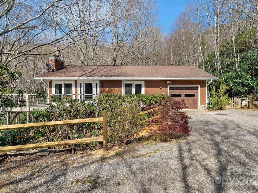 30 Red Oak Forest Road, Fairview, NC 28730.  MLS# CAR4247344, YatesRealty ID 6381. 