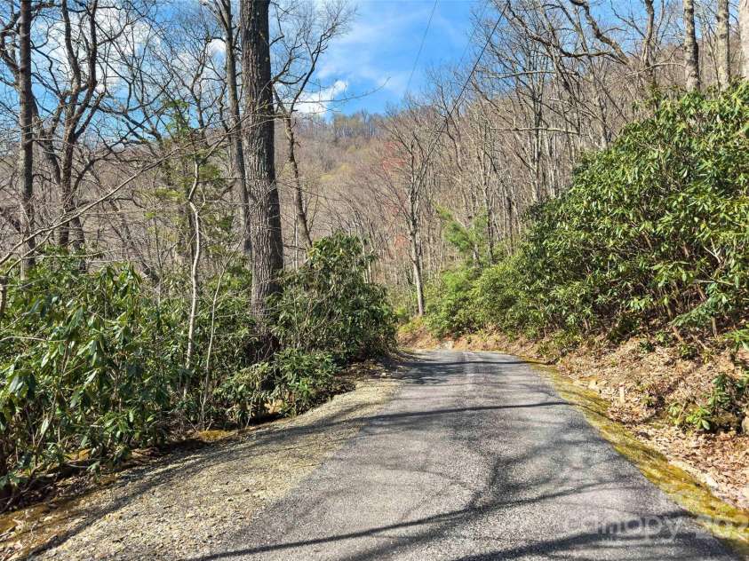 30 Red Oak Forest Road, Fairview, NC 28730.  MLS# CAR4247344, YatesRealty ID 6381. 