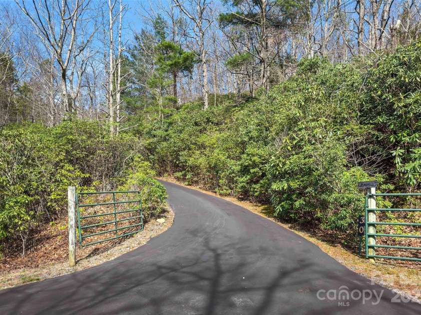 30 Red Oak Forest Road, Fairview, NC 28730.  MLS# CAR4247344, YatesRealty ID 6381. 