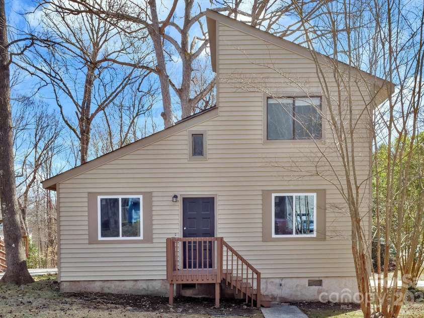 2406 Brook Canyon Drive, Charlotte, NC 28212.  MLS# CAR4237625, YatesRealty ID 6382. 