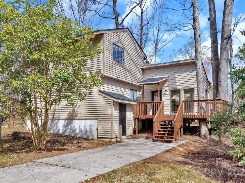 2406 Brook Canyon Drive, Charlotte, NC 28212.  MLS# CAR4237625, YatesRealty ID 6382. 