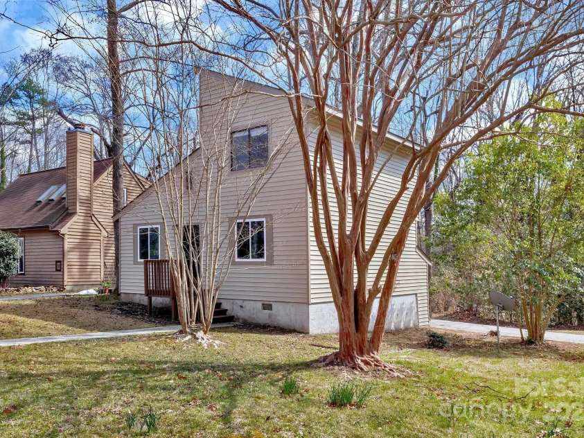 2406 Brook Canyon Drive, Charlotte, NC 28212.  MLS# CAR4237625, YatesRealty ID 6382. 