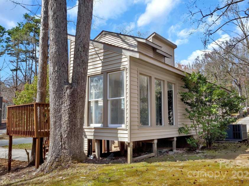 2406 Brook Canyon Drive, Charlotte, NC 28212.  MLS# CAR4237625, YatesRealty ID 6382. 