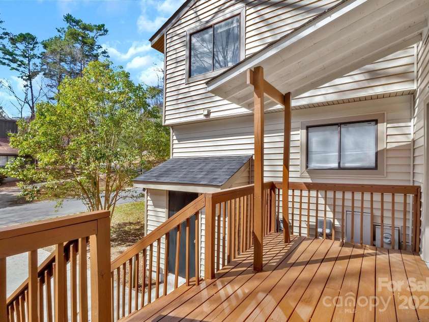2406 Brook Canyon Drive, Charlotte, NC 28212.  MLS# CAR4237625, YatesRealty ID 6382. 