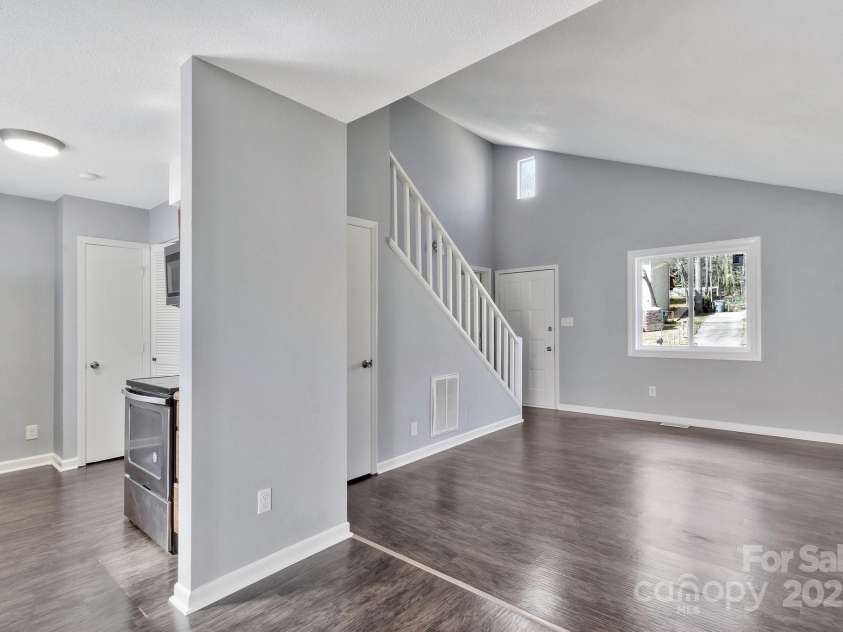 2406 Brook Canyon Drive, Charlotte, NC 28212.  MLS# CAR4237625, YatesRealty ID 6382. 