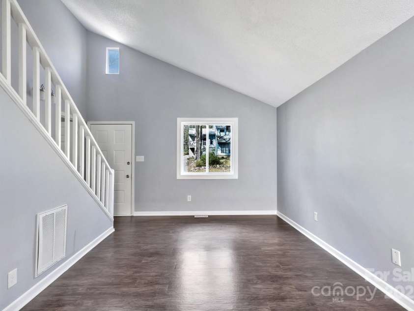 2406 Brook Canyon Drive, Charlotte, NC 28212.  MLS# CAR4237625, YatesRealty ID 6382. 