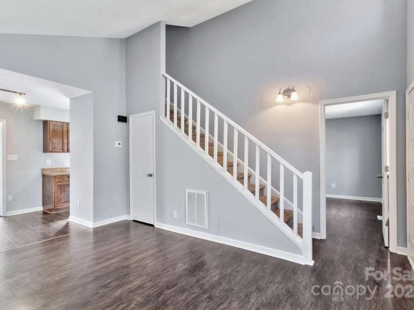 2406 Brook Canyon Drive, Charlotte, NC 28212.  MLS# CAR4237625, YatesRealty ID 6382. 