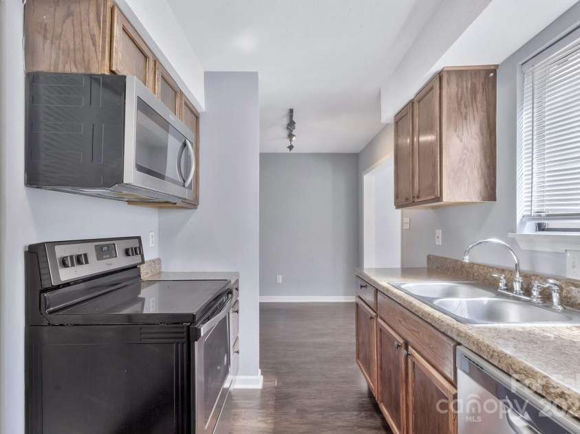 2406 Brook Canyon Drive, Charlotte, NC 28212.  MLS# CAR4237625, YatesRealty ID 6382. 