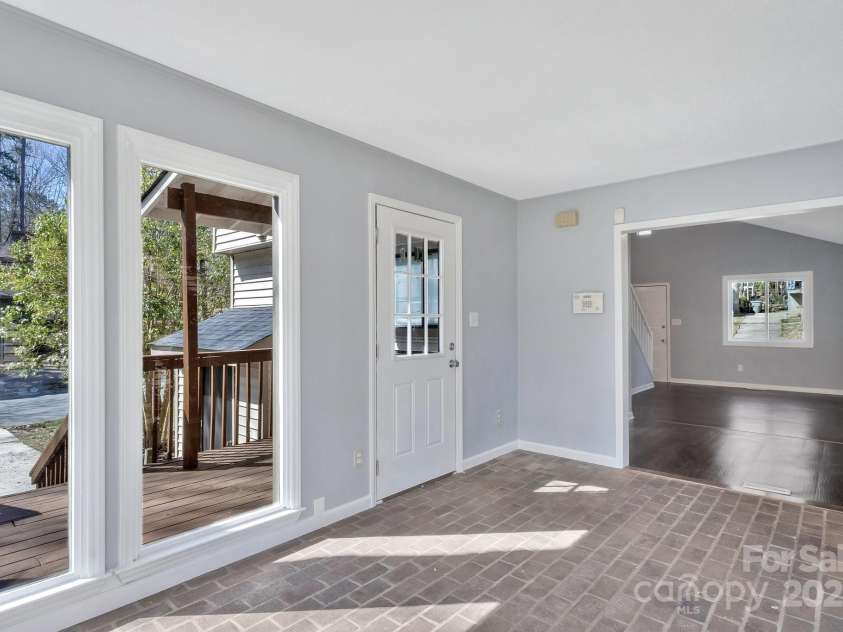 2406 Brook Canyon Drive, Charlotte, NC 28212.  MLS# CAR4237625, YatesRealty ID 6382. 