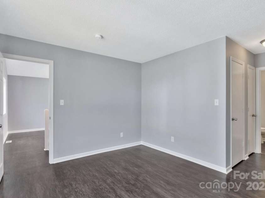 2406 Brook Canyon Drive, Charlotte, NC 28212.  MLS# CAR4237625, YatesRealty ID 6382. 