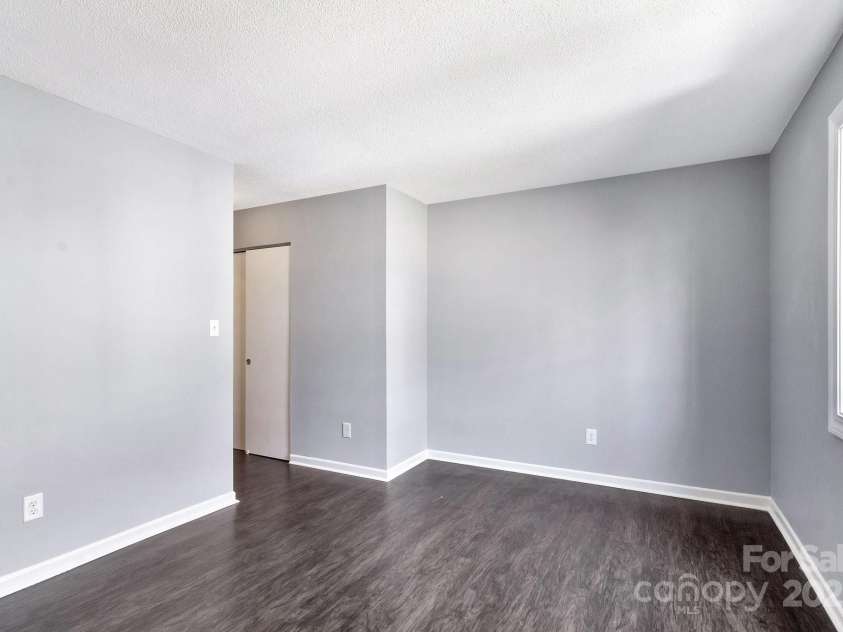 2406 Brook Canyon Drive, Charlotte, NC 28212.  MLS# CAR4237625, YatesRealty ID 6382. 