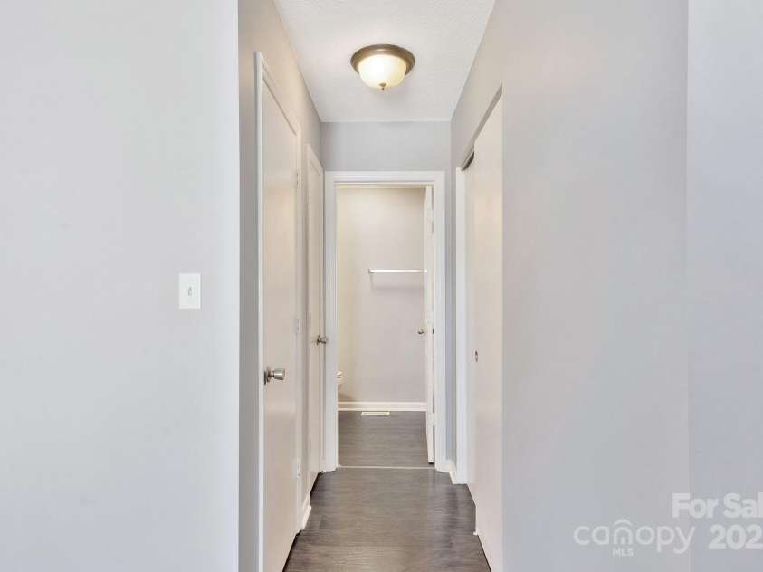 2406 Brook Canyon Drive, Charlotte, NC 28212.  MLS# CAR4237625, YatesRealty ID 6382. 