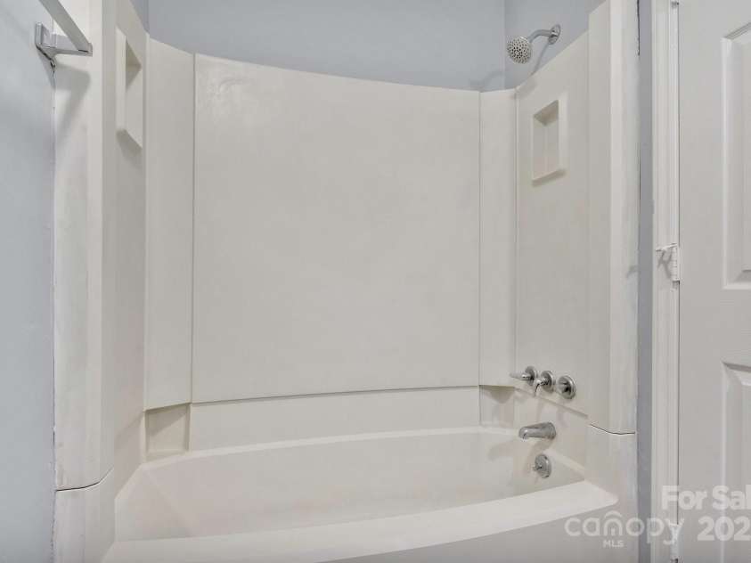2406 Brook Canyon Drive, Charlotte, NC 28212.  MLS# CAR4237625, YatesRealty ID 6382. 