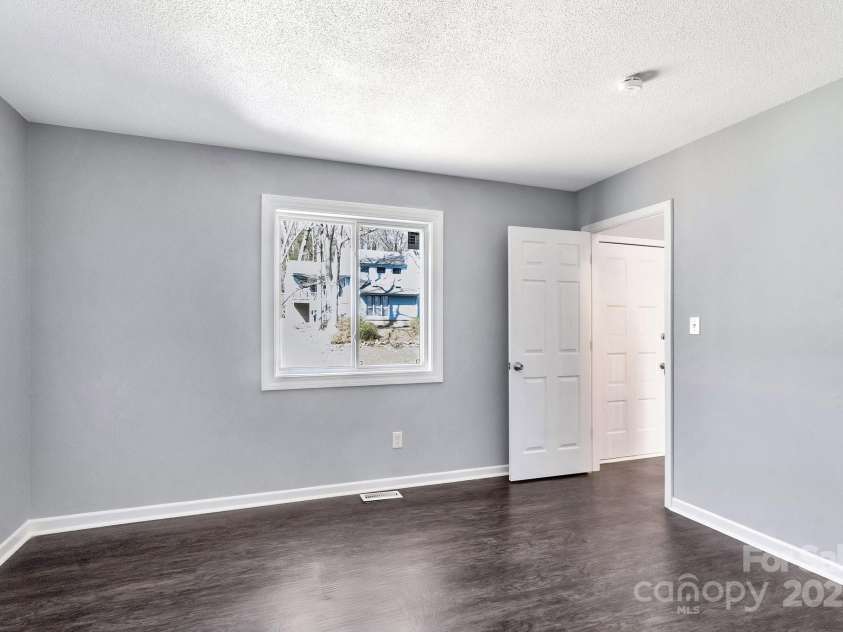 2406 Brook Canyon Drive, Charlotte, NC 28212.  MLS# CAR4237625, YatesRealty ID 6382. 