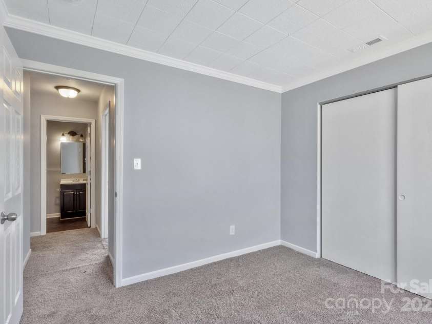 2406 Brook Canyon Drive, Charlotte, NC 28212.  MLS# CAR4237625, YatesRealty ID 6382. 