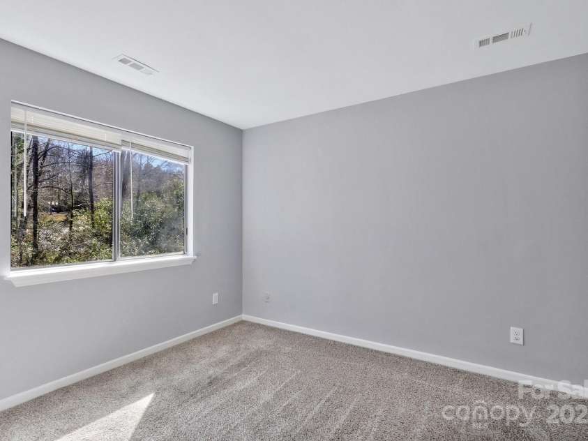 2406 Brook Canyon Drive, Charlotte, NC 28212.  MLS# CAR4237625, YatesRealty ID 6382. 