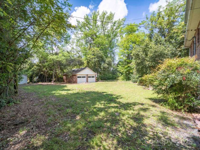 208 Park Avenue, Wadesboro, NC 28170.  MLS# CAR4243171, YatesRealty ID 6383. 