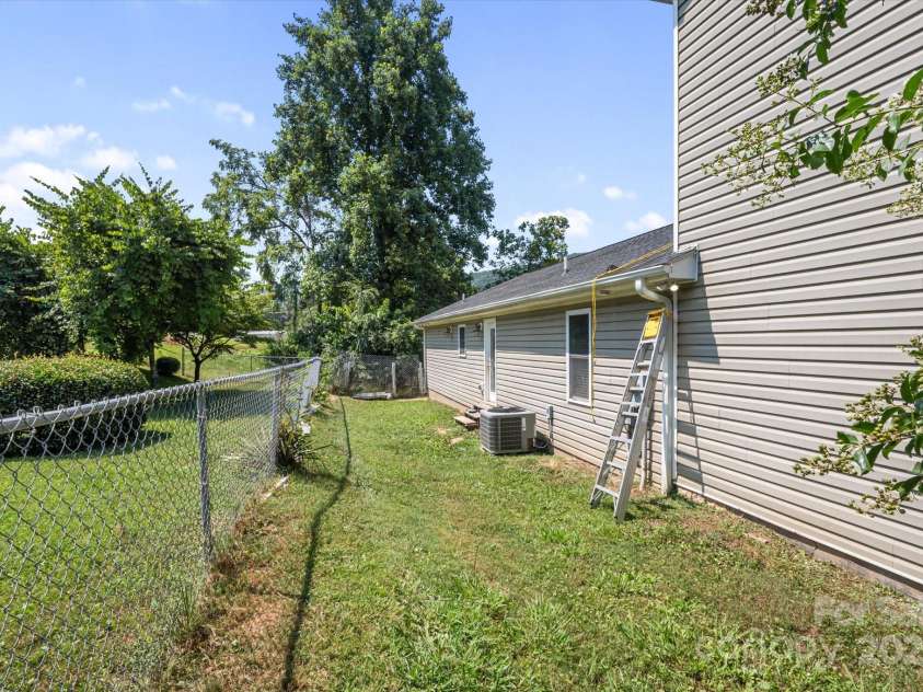 40 Alabama Avenue, Marion, NC 28752.  MLS# CAR4277488, YatesRealty ID 6383. 