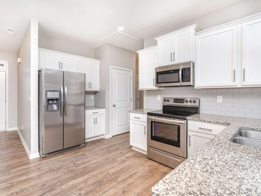 10500 Bradstreet Commons Way, Charlotte, NC 28215.  MLS# CAR4237915, YatesRealty ID 6384. 