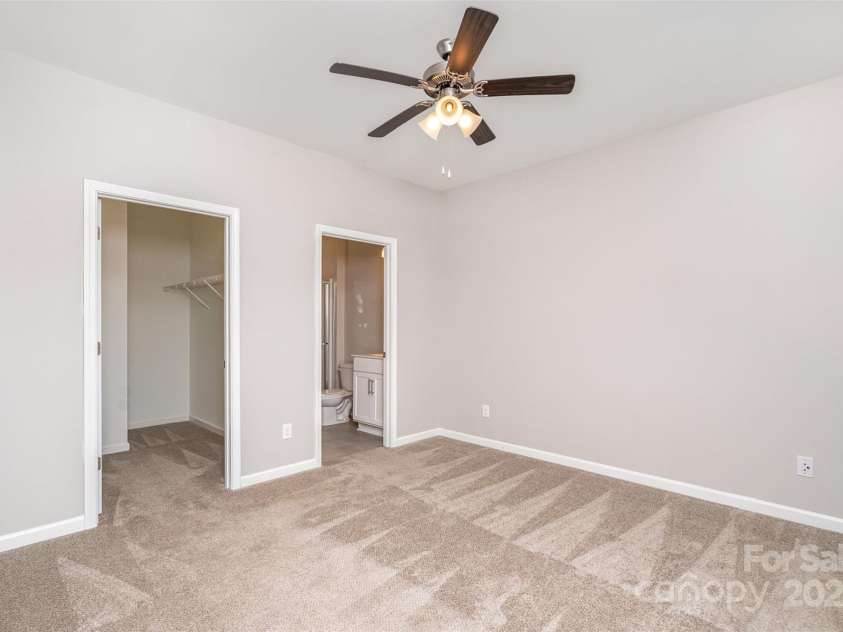 10500 Bradstreet Commons Way, Charlotte, NC 28215.  MLS# CAR4237915, YatesRealty ID 6384. 