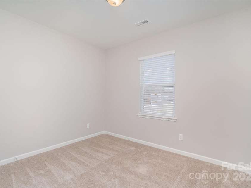 10500 Bradstreet Commons Way, Charlotte, NC 28215.  MLS# CAR4237915, YatesRealty ID 6384. 