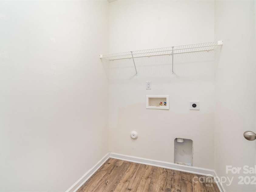 10500 Bradstreet Commons Way, Charlotte, NC 28215.  MLS# CAR4237915, YatesRealty ID 6384. 