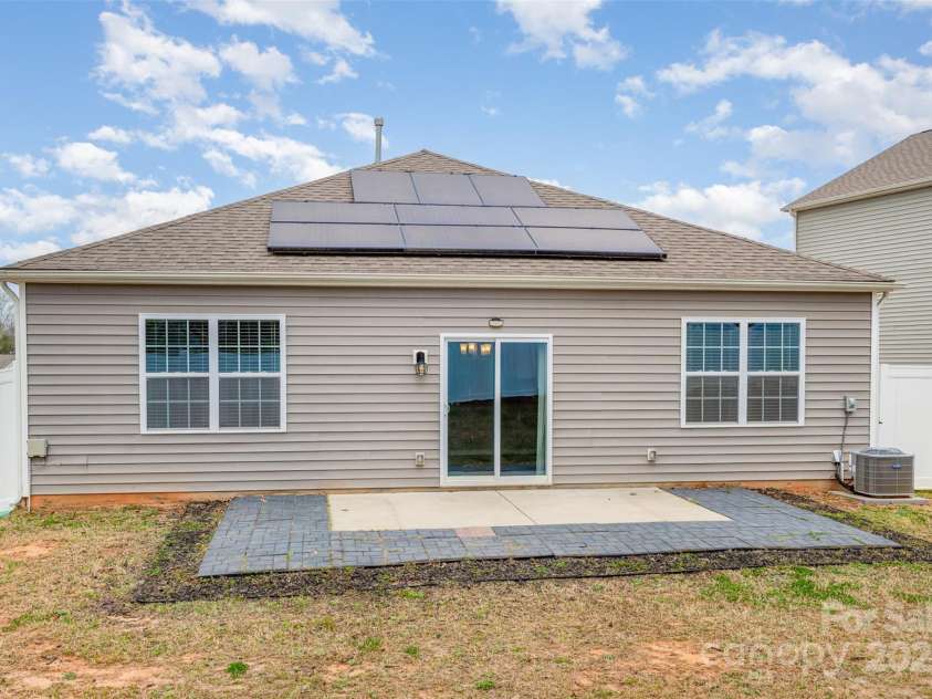10500 Bradstreet Commons Way, Charlotte, NC 28215.  MLS# CAR4237915, YatesRealty ID 6384. 