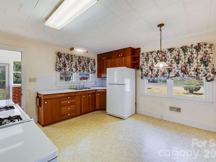 116 Crest Street, Mount Holly, NC 28120.  MLS# CAR4359748, YatesRealty ID 6384. 