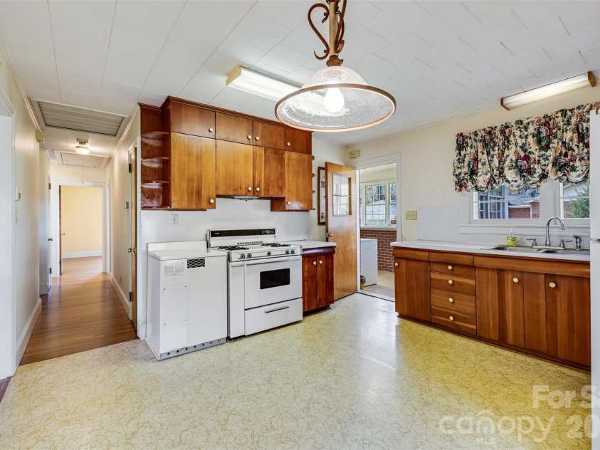 116 Crest Street, Mount Holly, NC 28120.  MLS# CAR4359748, YatesRealty ID 6384. 