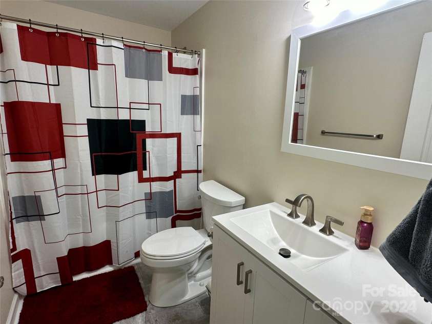 4108 Johnson Road, Jefferson, SC 29718.  MLS# CAR4206272, YatesRealty ID 6386. Lower level bathroom 2