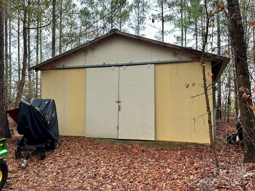 4108 Johnson Road, Jefferson, SC 29718.  MLS# CAR4206272, YatesRealty ID 6386. Wired shop