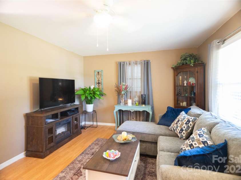 155 Old Airport Road, Statesville, NC 28677.  MLS# CAR4161080, YatesRealty ID 6388. 